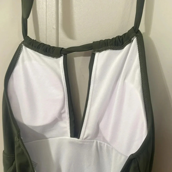 CUPSHE KEYHOLE Halter Top Olive Green One Piece Swimsuit - Picture 5 of 6